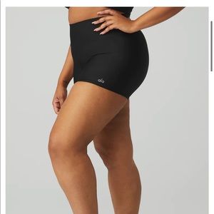 ALO Yoga High waist airlift shorts